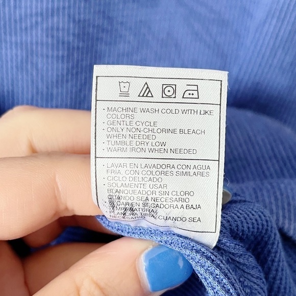 TWO Nike Women’s All Conditions Gear Thermal Printed Long Sleeve Tops Medium - Picture 15 of 15